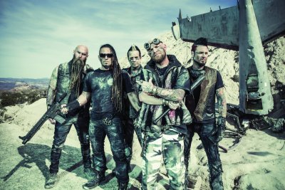 Видео с концерта Five Finger Death Punch в Санкт-Петербурге