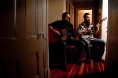 Фолк-рок от гитариста Killswitch Engage