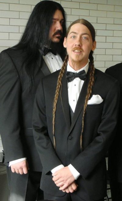 Гитарист Slipknot получил удар ножом в голову от своего брата