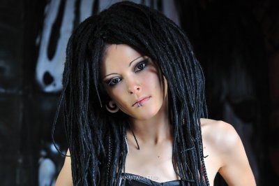 На вокалистку группы Слот совершено нападение